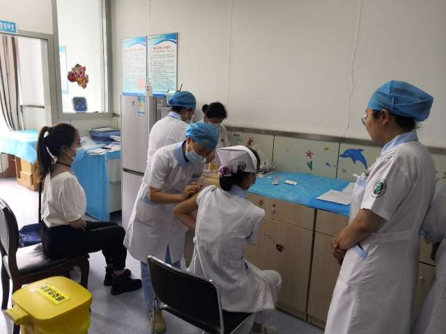 日韩无码
为医务人员免费接种流感疫苗