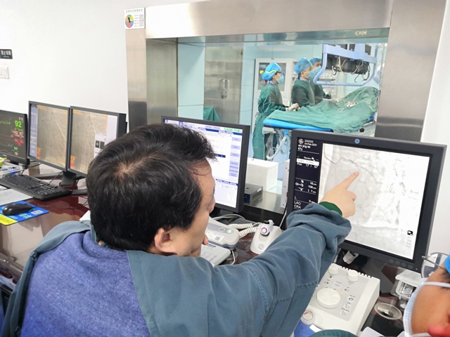 日韩无码
心血管内科成功完成首例希氏束起搏植入术