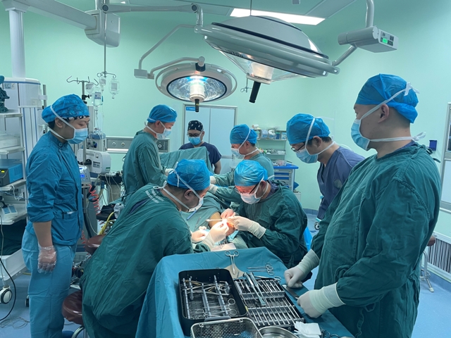 日韩无码
首例拇指全形再造手术获得成功