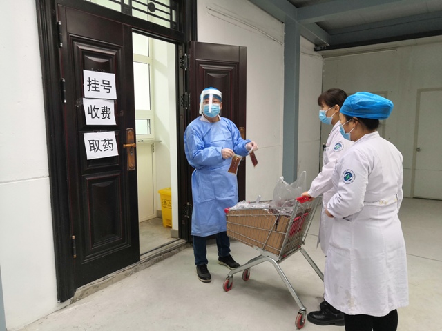 陕西省第四人民医院熬制中药预防汤剂 为疫情防控一线医务人员护航