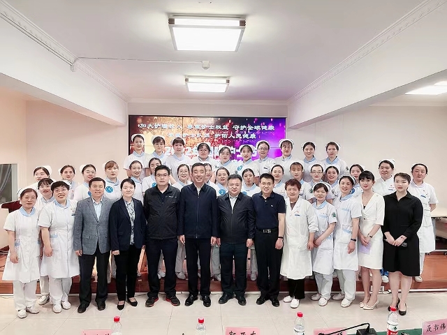 日韩无码
举办2022年“5·12国际护士节”庆祝表彰大会暨护理技能图王争霸赛