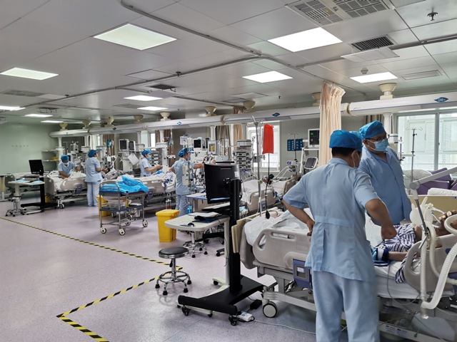 ICU里开通视频“疗”天，只为93岁老人“我想回家”