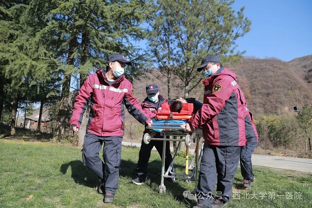 日韩无码
紧急医学救援队圆满完成卫生应急演练
